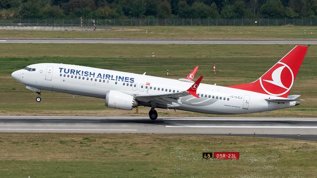 TC-LCJ::Turkish Airlines